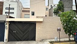 Casa En Calle Cerrada De 3 Niveles Para Acualizar Excelente Oportunidad