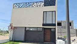 En Venta Casa En Cañadas Del Arroyo, 5 Recamras, 5.5 Baños, 3 Niveles, Roof ..