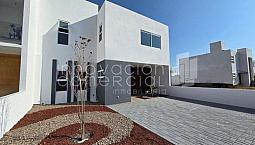 Casa En Venta Grand Juriquilla, Con Estudio O 4ª Habitación En Planta Baja